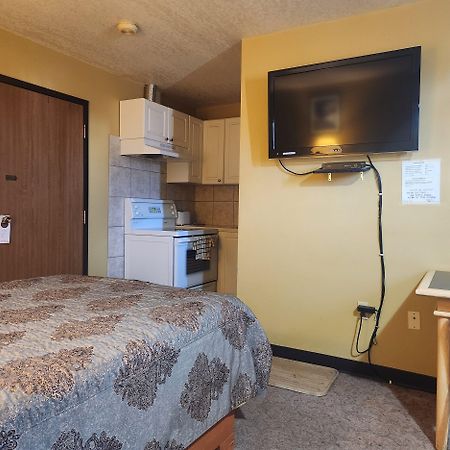 Hardisty Motel Экстерьер фото